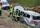 Oö: Läufergruppe nach Pkw-Überschlag auf der B 134 in Pichl bei Wels als Ersthelfer