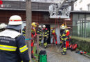Bayern: Personenrettung durch Höhenretter aus in Aufzugschacht gestürzten Auto in München