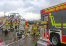 D: Schiff droht zu sinken → Feuerwehr Bremerhaven im Geestevorhafen im Einsatz