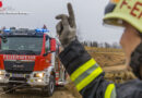 Bayern: Traktor macht sich selbstständig und stürzt auf Scheunendach