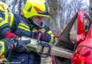 Bayern: Pkw-Fahrer fährt frontal in entgegenkommenden Lkw, der unerwartet ausscherte → ein Toter bei Ering