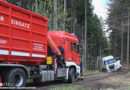 Oö: Navi-Lkw aus Waldstück in Vöcklabruck geborgen