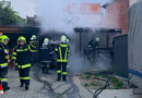Bgld: Feuerwehrfrau entdeckt Carport- samt Pkw-Brand in Wiesen