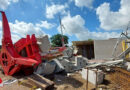 D: Umgestürtzter Kran auf Baustelle in Kalkar