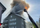 Schweiz: Dachstuhlfeuer auf Mehrfamilienhaus in Aeugst sorgt für hohen Schaden