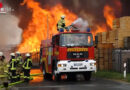 D: Millionenschaden bei Großfeuer bei Palettenhersteller im Industriegebiet Bakum