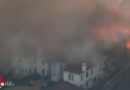 USA: Von der Feuersaison zum Feuerjahr → 20 Häuser im südkalifornischen Orange County vernichtet, Hunderte geräumt