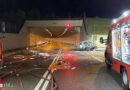 Schweiz: Pkw kollidiert bei Küttigen mit Tunnelportal → Lenker im Auto verbrannt