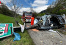 Stmk: Auto nach Kollision zwischen Mautern und Kammern von A 9 gestürzt → mehrere Verletzte, ein Eingeklemmter