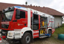 Oö: Blitzschlag löste Brand im Dachfirst eines landwirtschaftlichen Gebäudes in Allhaming aus