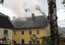 Oö: Dachstuhlbrand bei Wohnhaus in Vöcklabruck → 4 Wehren im Einsatz