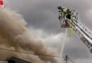 Oö: Dachstuhlbrand in Bad Schallerbach weitet sich über das Dämmmaterial weiter aus