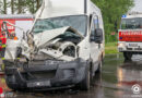 Oö: Personenrettung nach Abbiegeunfall mit Lkw und Klein-Lkw auf B 3 in Steyregg