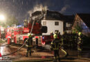 Oö: Dachstuhlbrand in Desselbrunn sorgt für Großeinsatz während Unwetter