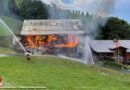 Schweiz: Löschhubschrauber-Einsatz bei Scheunenbrand in Achseten / Frutigen