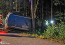 Oö: Pkw lehnt nach Unfall in Krenglbach seitlich liegend am Baum