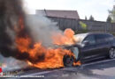 Oö: Pkw beginnt nach Geräuschen aus dem Motorraum bei Asten zu brennen