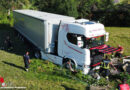 Oö: Lkw kollidiert in Freistadt mit Kleintransporter und durchbricht zwei Zäune
