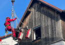 D: Patient mit Kran und Höhenrettern aus Wohnung in Idstein transportiert