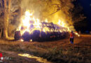 D: Rund 200 Rundballen brennen am Waldbrand in Gusborn