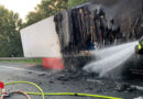 D: Lkw-Auflieger mit 20 Tonnen Fleisch brennt auf der A 2 bei Bad Salzuflen