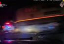 USA: Polizeifahrzeug steht während Einsatz am Bahngleis → von Zug erfasst, Verdächtige schwer verletzt
