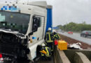 D: Sattelschlepper kracht bei Bad Honnef gegen Autobahn-Brückengeländer und Leitplanke