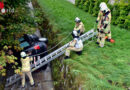 T: Pkw landet nach Unfall im Ehrenbach