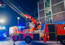 D: Sprinkleranlage hält Feuer in Gewerbebetrieb in Bonn in Schach