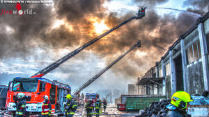 Bayern: Schadensträchtiger Großbrand eines Reifenhändlers in Eggenfelden ? über 200 Kräfte im Einsatz