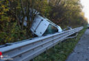 Oö: Pkw auf Westautobahn in Sipbachzell hinter Leitschiene gegen Bäume gekracht