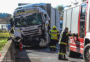 Oö: Drei Lkw in Auffahrunfall auf A8 involviert → ein Brummifahrer eingeschlossen