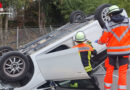 D: Schwangere nach Pkw-Alleinunfall in Königswinter aus am Dach liegenden Auto befreit