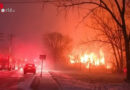 USA: Feuerwehr Detroit kämpft bei Wintersturm gegen Lagerhausbrand