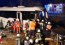 D: Wohnmobil kracht auf A 1 auf Pannenfahrzeug auf → vier zum Teil schwer Verletzte bei Elsdorf