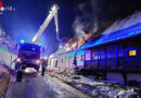 Oö: Schwieriger Dachstuhlbrand in Großraming → ca. 270 Einsatzkräfte bei bis zu -15°C im Einsatz