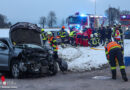 Oö: Vier teils Schwerverletzte mit Menschenrettung bei schwerem Pkw-Kreuzungsunfall in Gschwandt