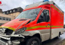 D: Rettungswagen kollidiert bei Einsatzfahrt zu Verkehrsunfall in Göttingen mit Leichenwagen