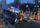 D: Pkw-Straßengrabenlandung mit Verkehrschilddemolierung in Olsberg