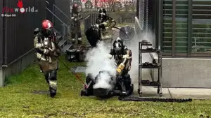 Schweiz: Akku für Raupenfahrzeug geriet beim Einsetzen in Labor der Fachhochschule in Brand → rund 100.000 Euro Schaden