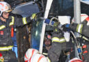 Wien: Linienbusfahrer nach Kollision mit Baum eingeklemmt