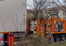 D: In Müllfahrzeug verklemmter Ast in Dresden