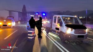 Stmk: Unfall mit Kleintransporter und Pkw auf B 76 in Frauental