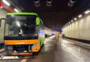 Bayern: Bus kollidiert mit Fahrbahntrennung im Brudermühltunnel in München