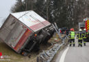 Oö: Lkw mit 15.000 Blumen auf Pyhrnautobahn bei Ried im Traunkreis umgestürzt