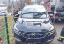 Oö: Ausweichmanöver in Bad Ischl endet auf Baum