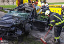 Oö: Lenker nach “Auto gegen Baum” in Gaspoltshofen aus Wrack befreit