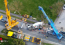 Bgld: 4-Achs-Betonmischer in Rudersdorf umgestürzt → zwei schwere Kranfahrzeuge angerückt