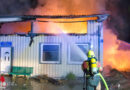 D: Brennende Lagerhalle löst Großeinsatz in Rendsburg aus