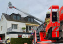 D: Dachstuhlbrand nach Blitzeinschlag an Wohnhaus in Bergisch Gladbach